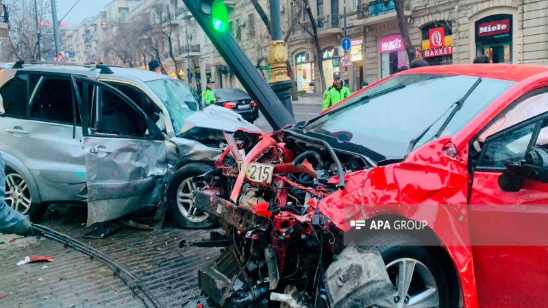 Nəsimi rayonunda yol qəzası: xəsarət alanlar var