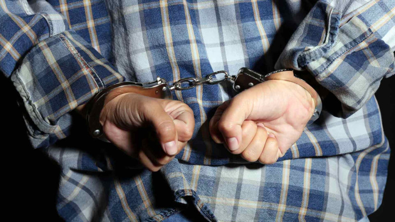 Bakıda narkokuryer polisdən qaçmaq istəyən zaman tutulub