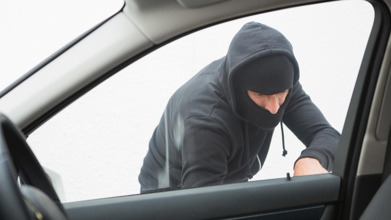 Nəsimidə avtomobil talanıb