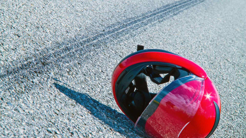 Xətai rayonunda motosiklet avtomobillə toqquşub