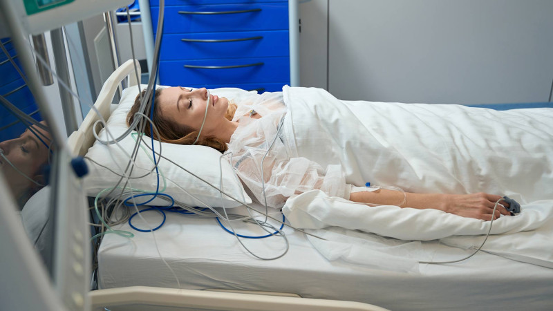 Xəzər rayonunda 17 yaşlı qız qəzaya uğrayıb