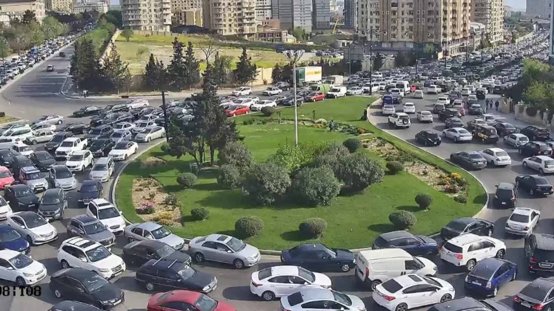 Ziya Bünyadov prospektində nasaz avtomobil sıxlıq yaradıb