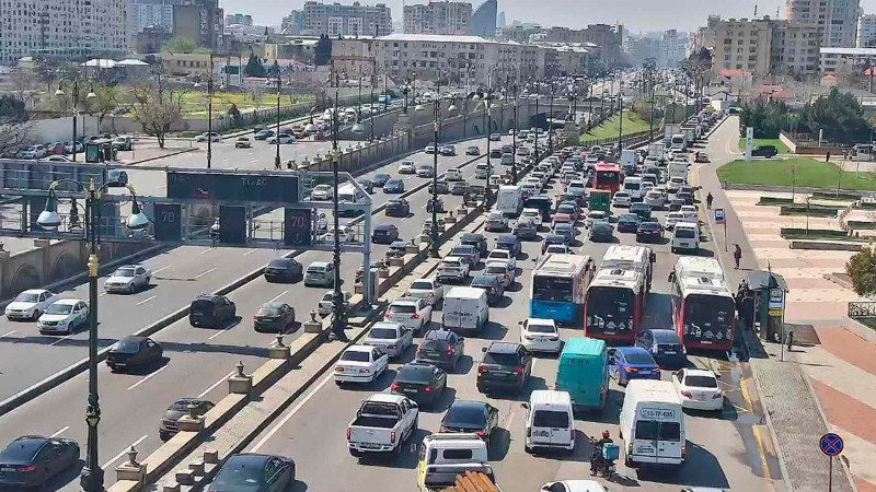 Bakının 2 prospektində sıxlıq müşahidə olunur