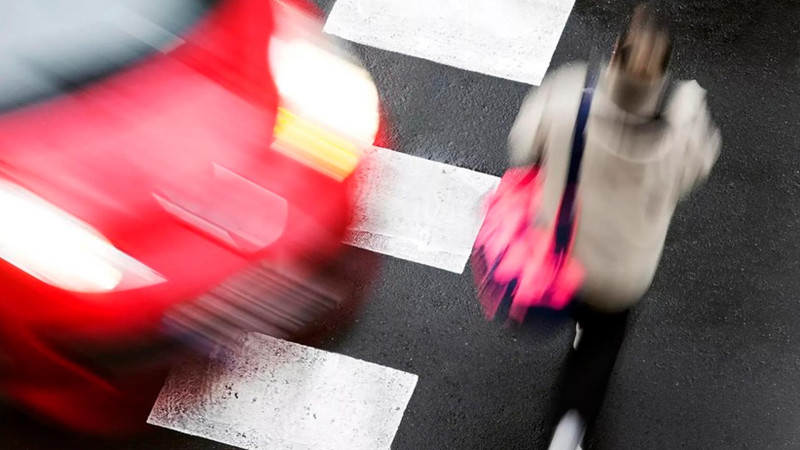 Xəzər rayonunda qadını avtomobil vurub