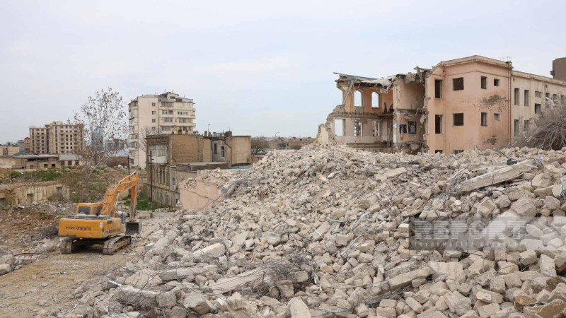 Bakıda köhnə məktəbin altında qədim tikili aşkarlanıb