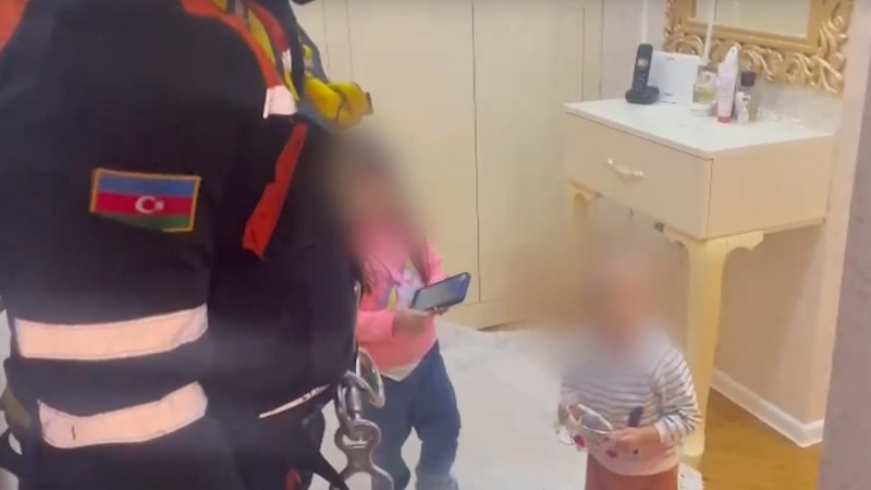 Xətaidə 2 azyaşlı bağlı qapı arxasında qalıb