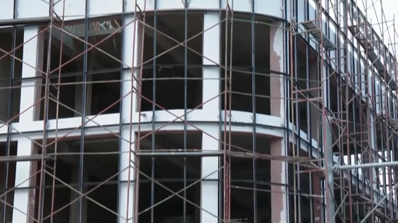 Səbaildə 4 mərtəbəli bina tikilib, rəsmi qurumların isə xəbəri yoxdur