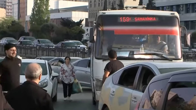 “20 Yanvar” dairəsi yaxınlığında avtobuslar üçün heç bir şərait yoxdur