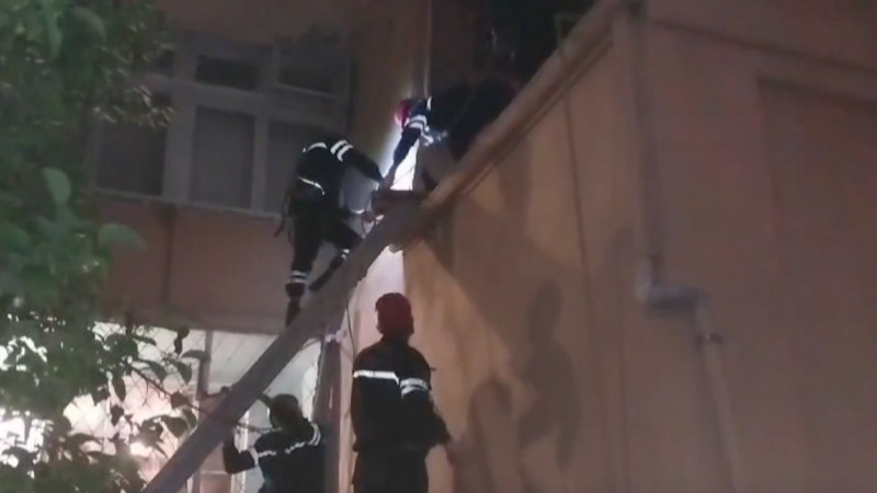 Binəqədidə qadın 5-ci mərtəbədən yıxılıb – VİDEO