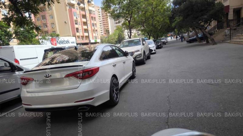 Piyada səkisi, yoxsa avtomobil yolu: hərəkət etmək mümkün olmur