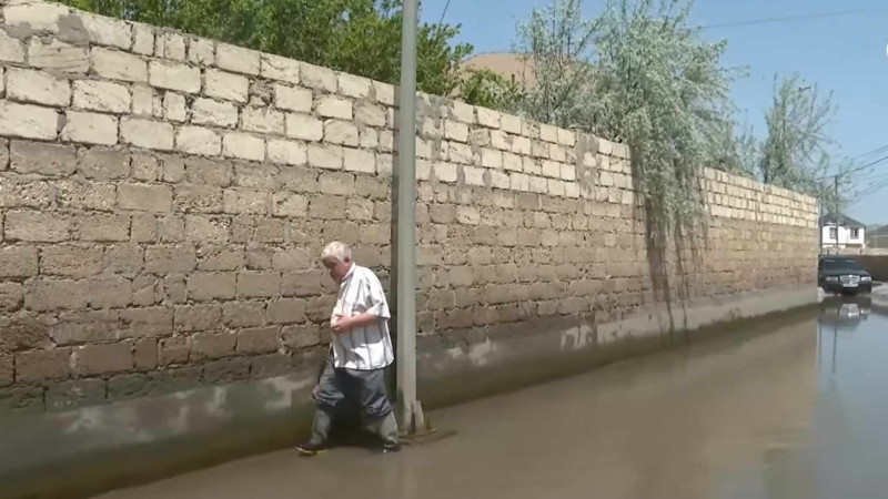 Şağanda sakinlər kanalizasiya suyunun içərisində yaşamağa məcbur olurlar