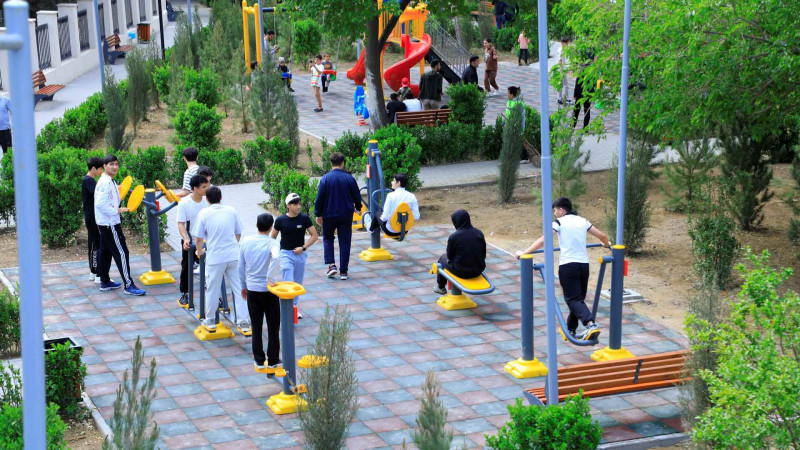 Nizami rayonunda park əsaslı təmir olunub