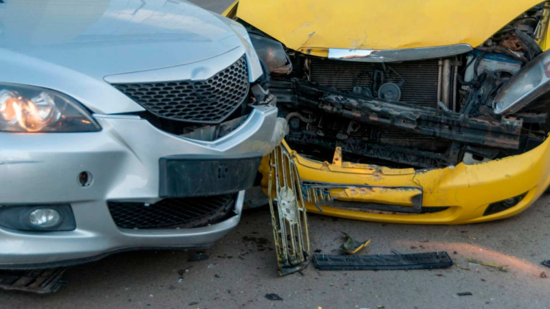 Binəqədidə 2 avtomobil toqquşub