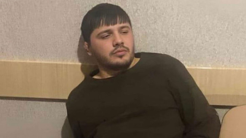 Ailə üzvlərini öldürən gənc oğlan barəsində prokuror danışıb