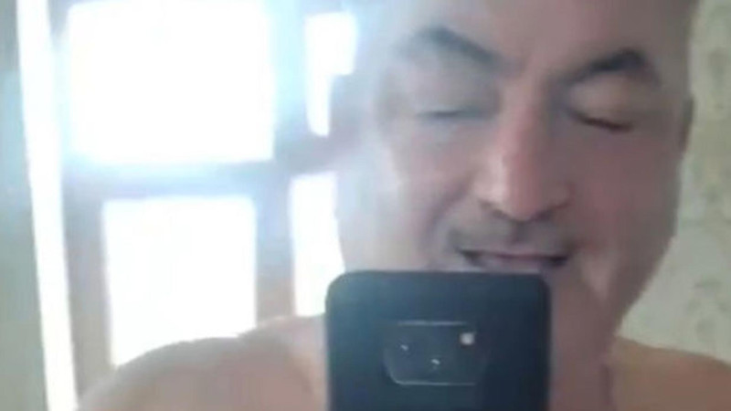 Direktor çılpaq videosunu yayaraq vəzifəli şəxslərin təhdid edib