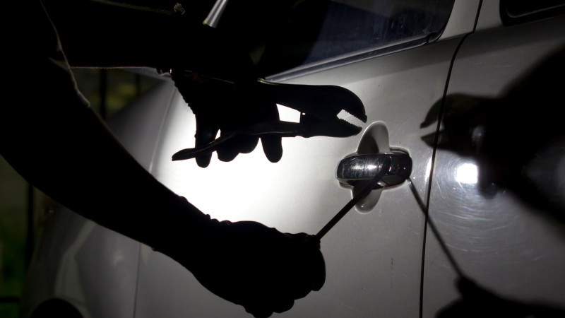 Xətaidə “Hyundai” markalı avtomobilin təkərləri oğurlanıb