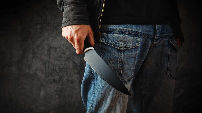 NZS qəsəbəsində gənc oğlan davada bıçaq xəsarətləri alıb