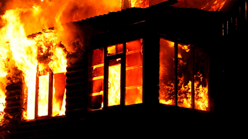 Binəqədi rayonunda birmərtəbəli evdə yanğın olub