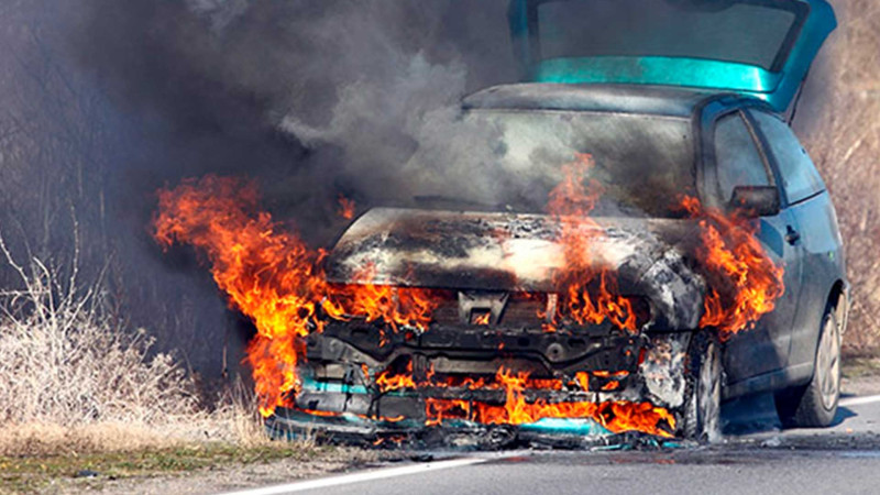 Binəqədidə minik avtomobili yanıb