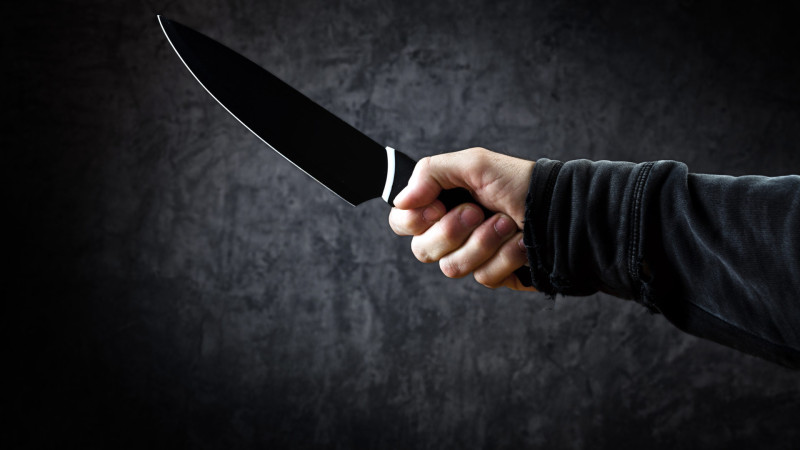 Bakının 2 rayonunda adam bıçaqlanıb