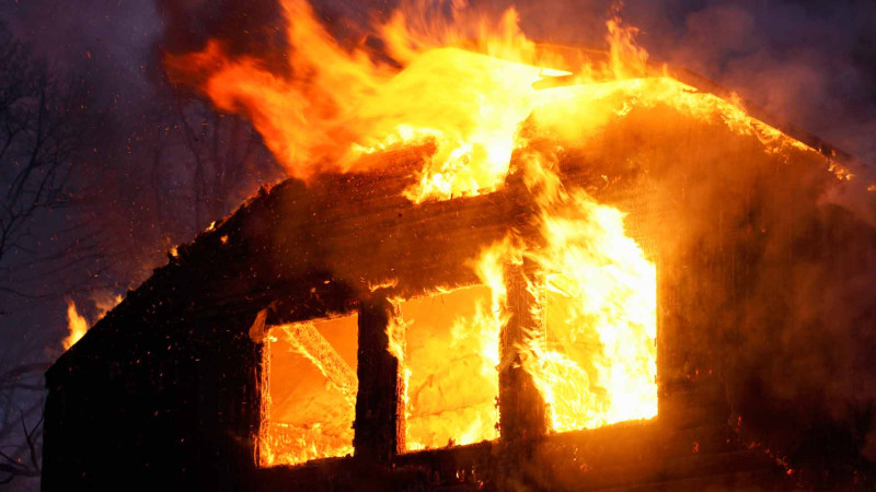 Sabunçu rayonunda birmərtəbəli evdə yanğın olub