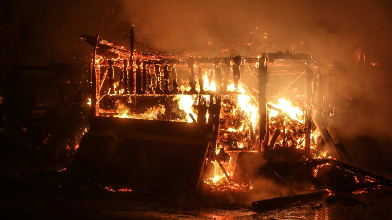 Sabunçuda köməkçi tikili yanıb