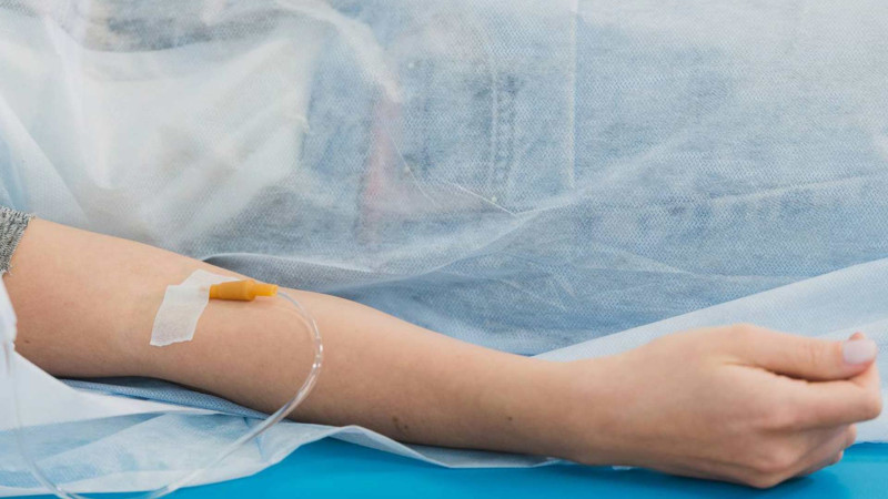 Suraxanıda gənc qız yol qəzasına düşüb