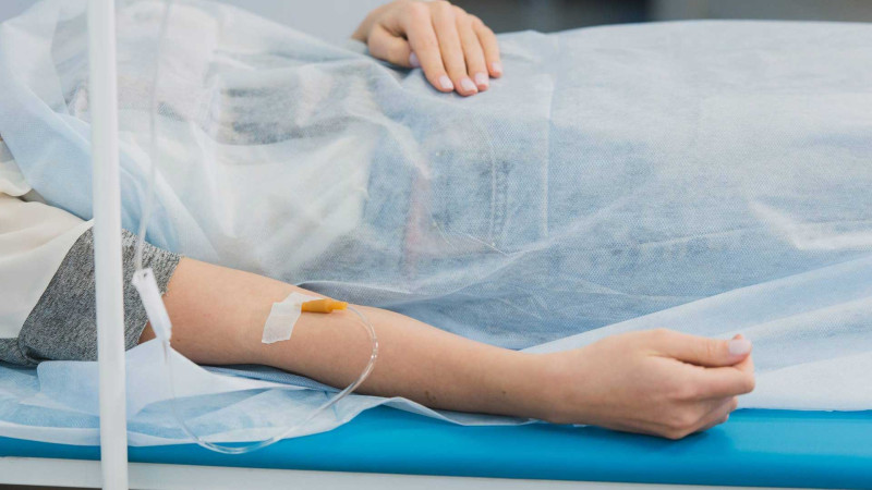 Nəsimidə 39 yaşlı qadını avtomobil vurub