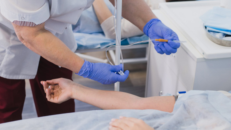 Sabunçuda 3 qadın kəsici alətlə xəsarət alıb