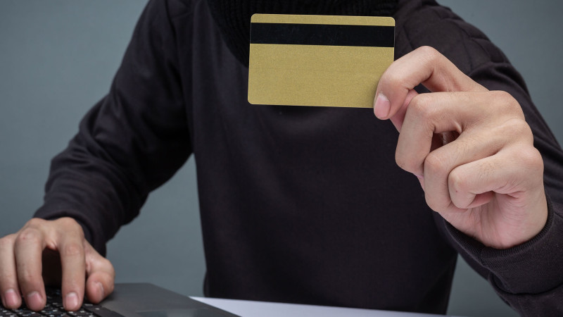 Nərimanovda bank kartından oğurluq edilib