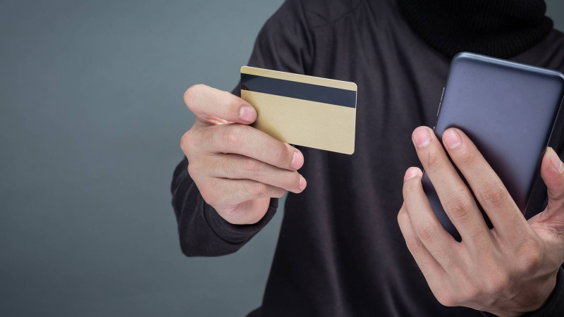 Bakıda qadının kartından pul oğurlanıb