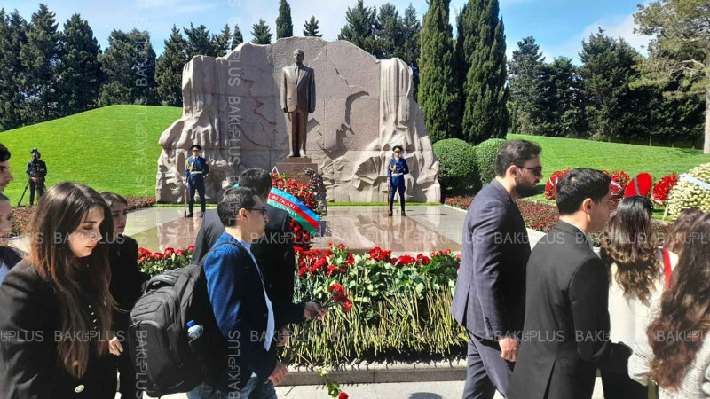 Fəxri xiyabana insanların ziyarəti başlayıb