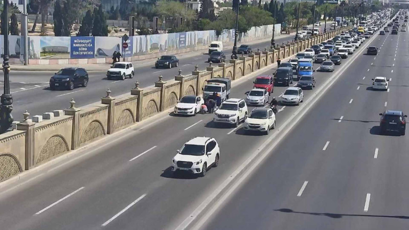 Heydər Əliyev prospektində sıxlıq yaranıb