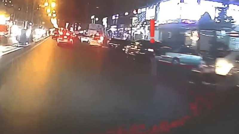 Azyaşlı avtomobil yoluna çıxdı, təhlükə yarandı – VİDEO