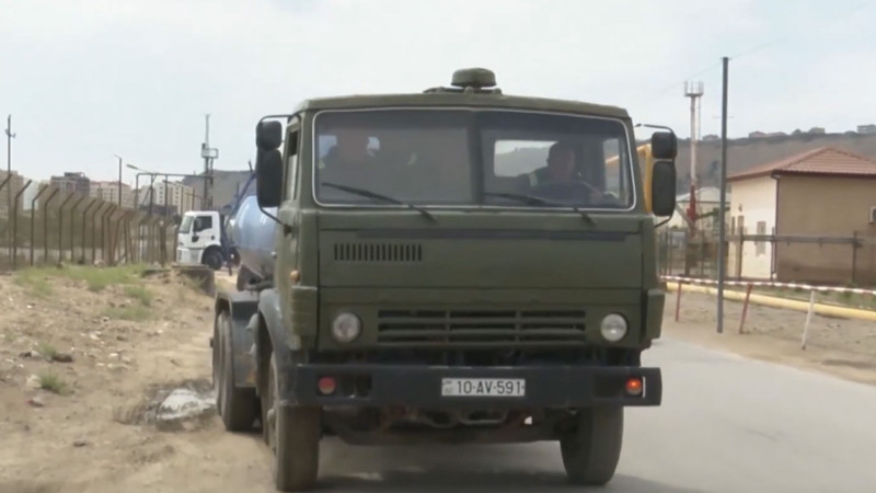 Bayıl qəsəbəsində yük avtomobilləri sakinlərin baş ağrısı olub – VİDEO