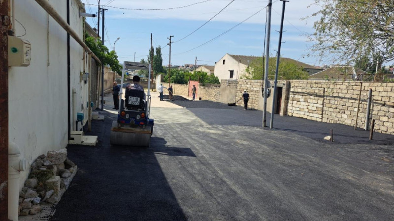 Suraxanıda daha bir küçəyə asfalt vurulur
