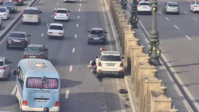 Heydər Əliyev prospektində iki avtomobil toqquşub