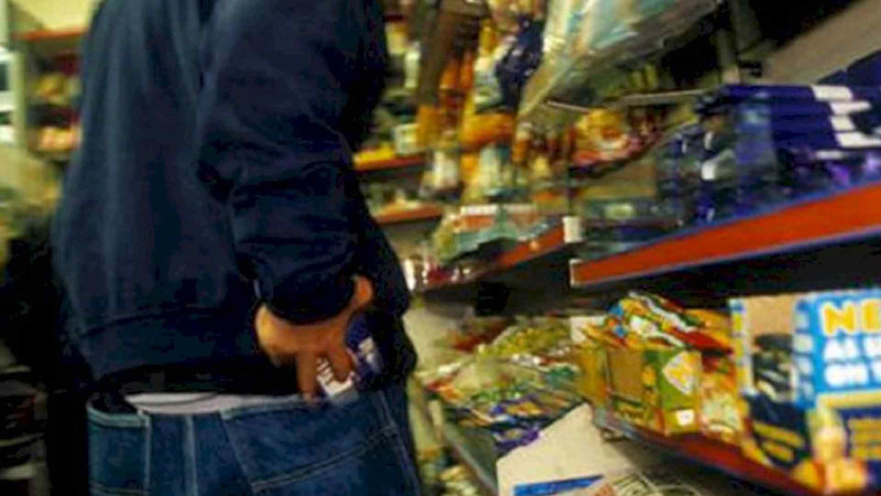 “Snickers”i oğurlayıb qatığa dəyişən kişiyə hökm oxunub