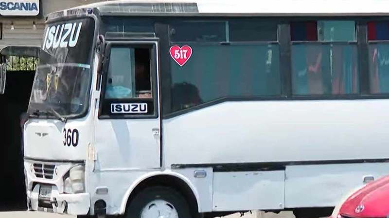 Avtobuslarda kondisionerlər işə salınmır: sürücülər qapısı açıq hərəkət edirlər