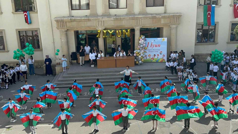 Uşaqlar günü ilə əlaqədar məktəblərdə silsilə tədbirlər keçirilib