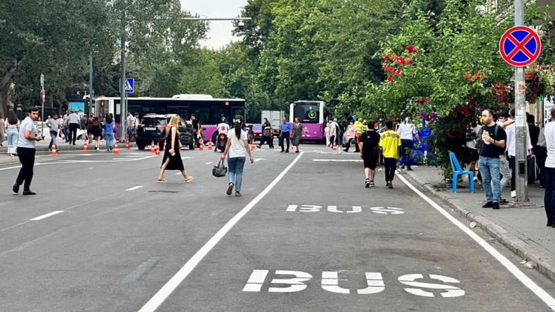 Bakının mərkəzində avtobus zolaqlarının təşkili davam edir