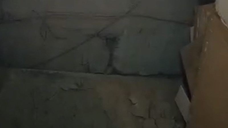 Köhnə Günəşlidə blokun girişi çöküb