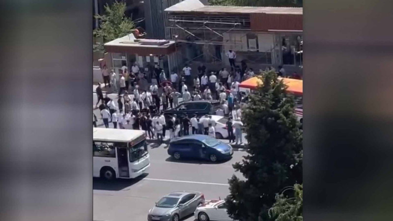 “Xalqlar Dostluğu”nda iki avtobusla “Prado” toqquşub