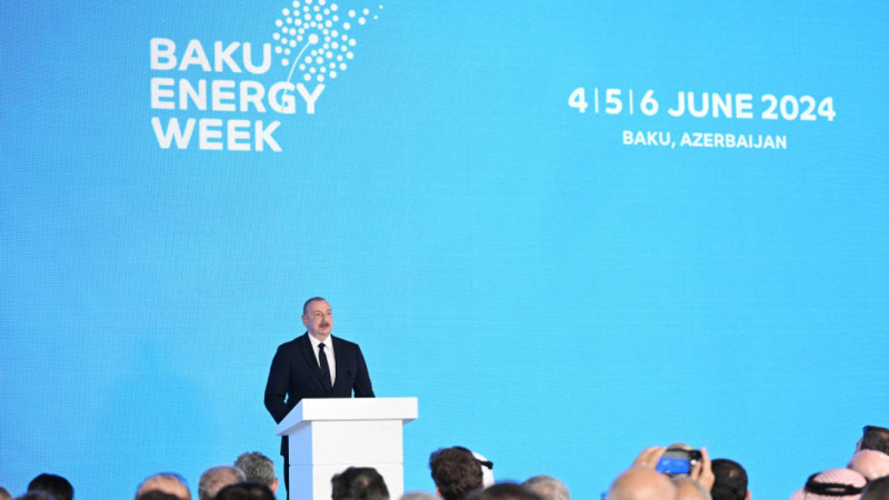 İlham Əliyev Bakı Enerji Həftəsinin açılışında iştirak edir