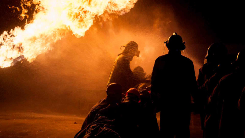 Bakının mərkəzində yerləşən yeni tikilidə yanğın olub