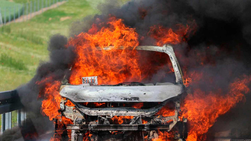 Nəsimidə avtomobildə yanğın olub