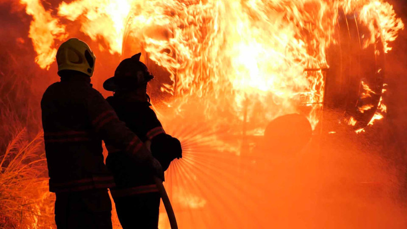 Binəqədidə yük maşını yanıb