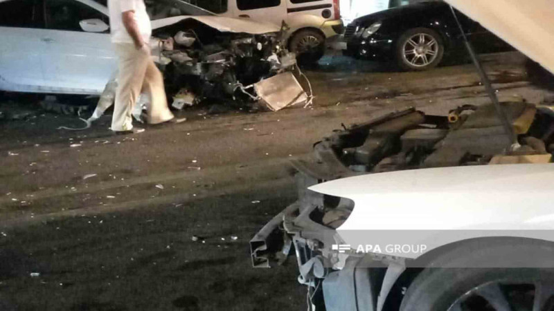 Binəqədidə 3 avtomobil toqquşub