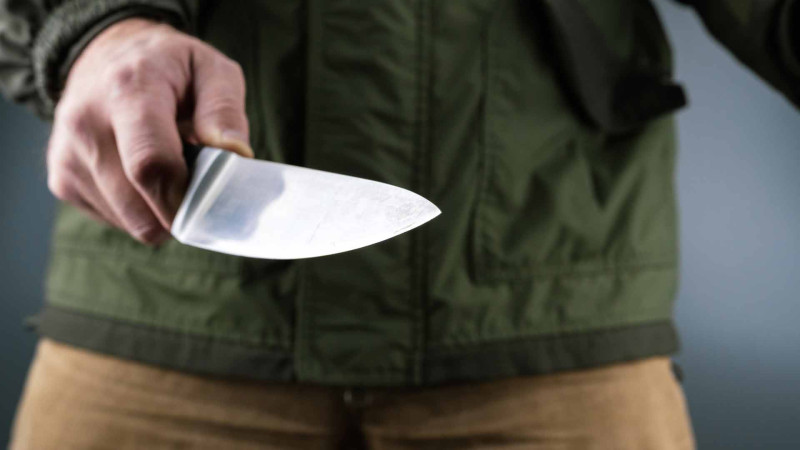 Maştağada kişi öz qaynını bıçaqlayıb