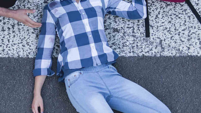 Sabunçuda yolu keçən qadını maşın vurub